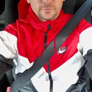 Men’s NIKE Windrunner Jacket. Size M. Red/black